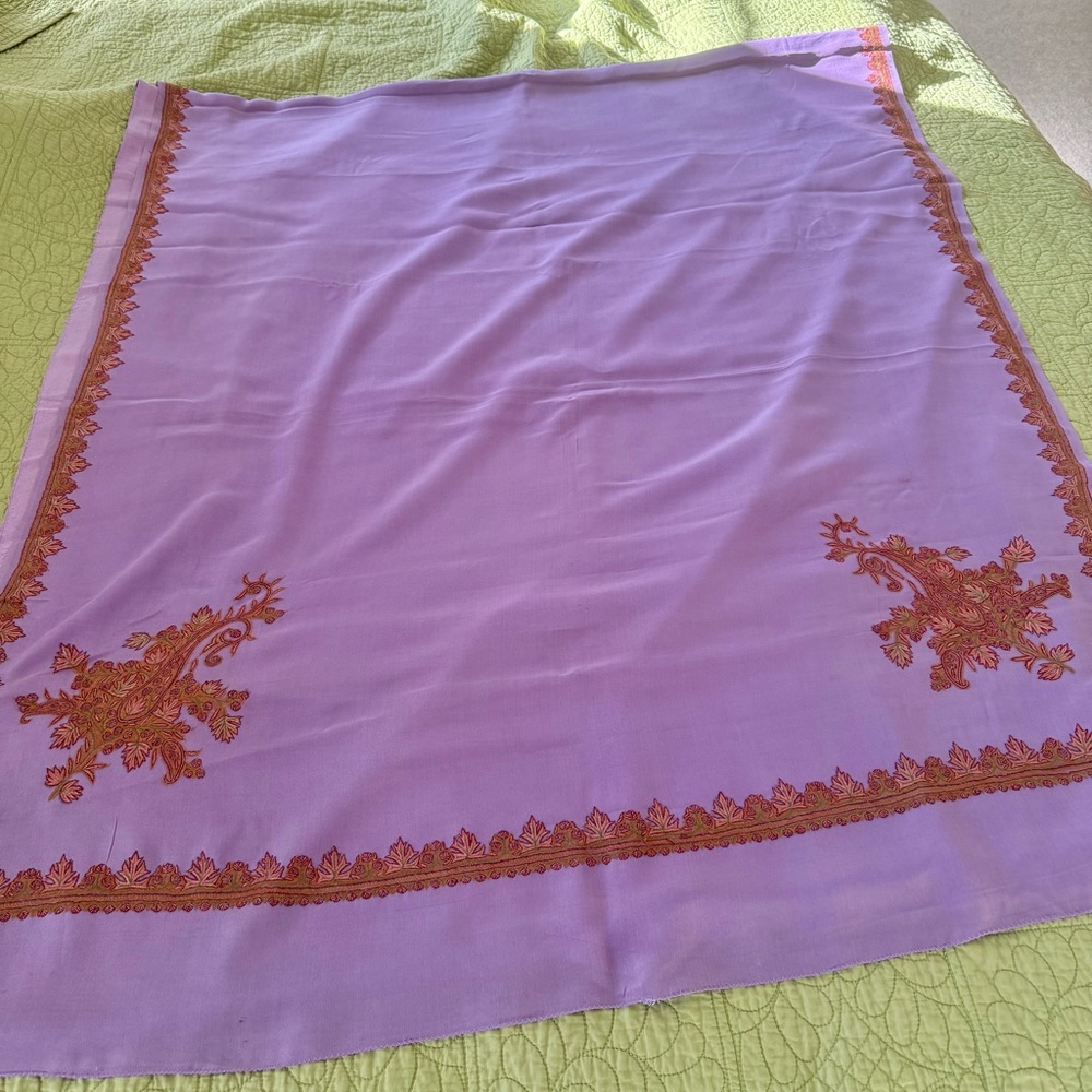 Lilac Kashmiri sozni pure silk saree with Intricate maple leaf sozni embroidery